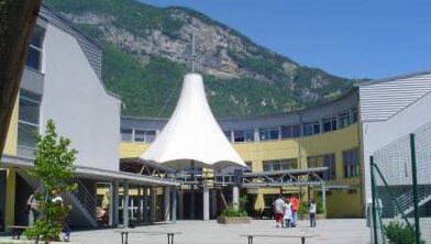 cour  et tipi.jpg
